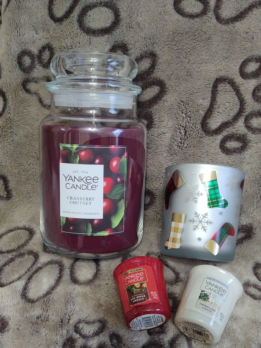 Yankee Candles 22 oz Cranberry Chutney and two 1.75 oz with Holiday Holder.